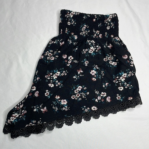 ⭐️ Shosho black floral shorts- size : large - Picture 4 of 5